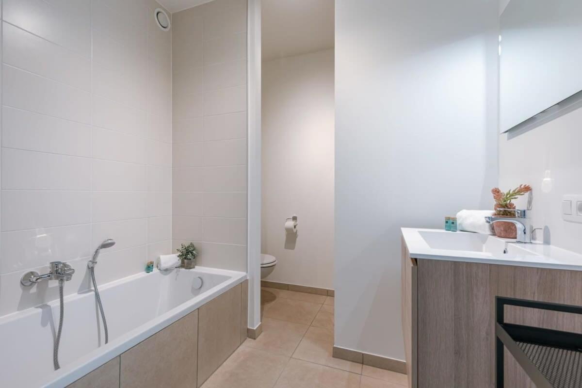 Huswell - Lovely New Apartment At The Harbor + Parking Brugge Kültér fotó